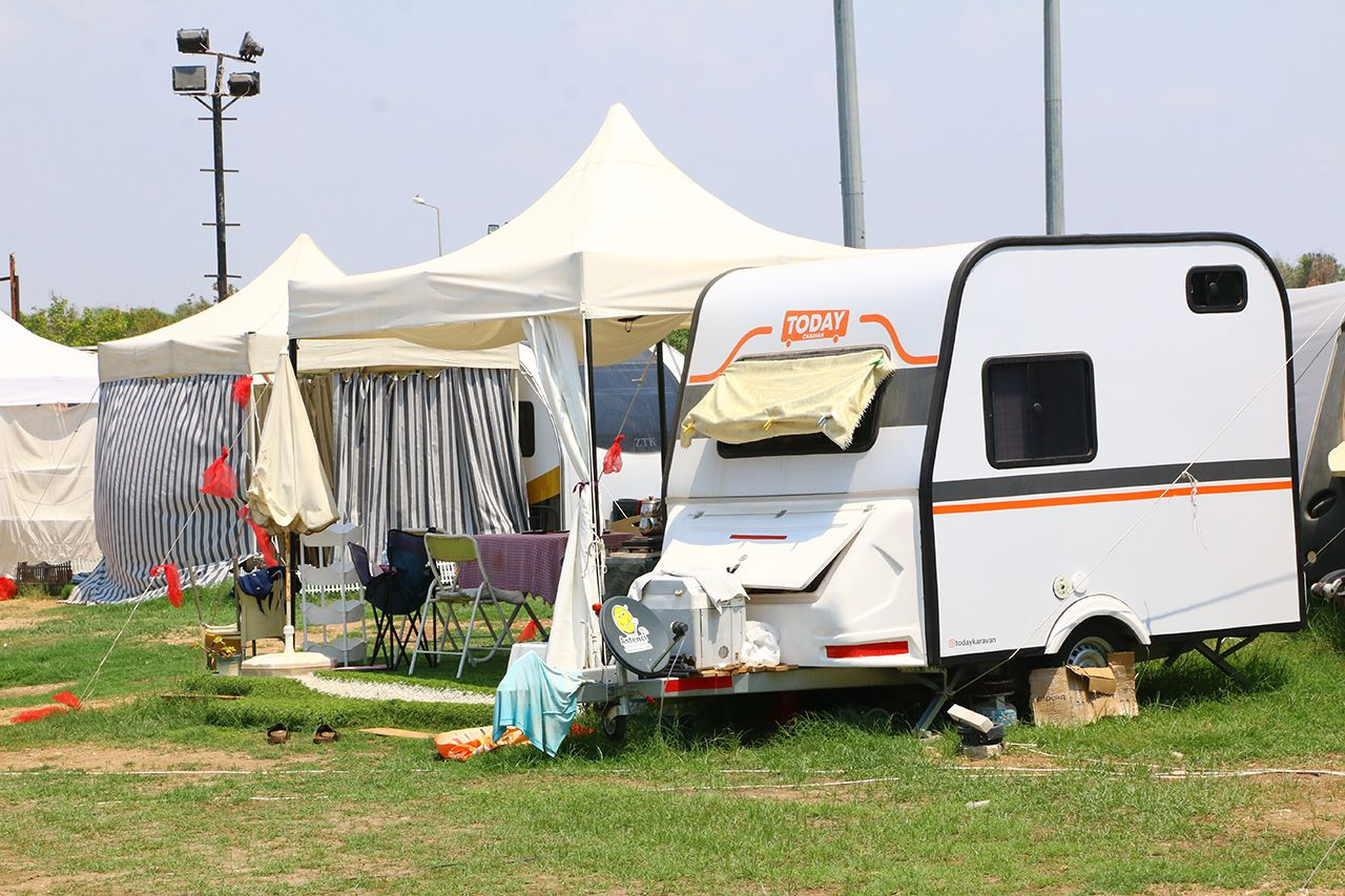 Turizm cennetinin ''tekerlekli'' yazlıkları tek tek kaldırıldı