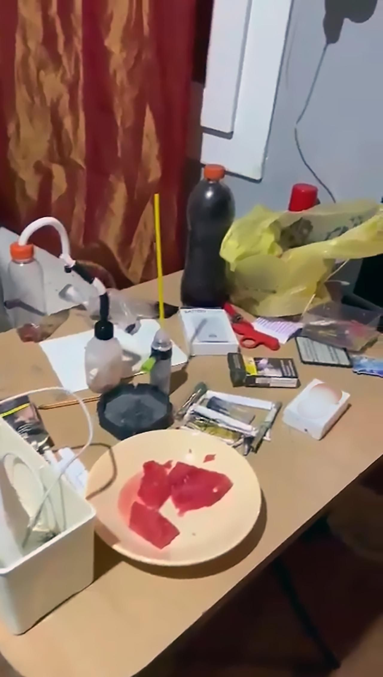 Evde uyuşturucu partisine polis baskını