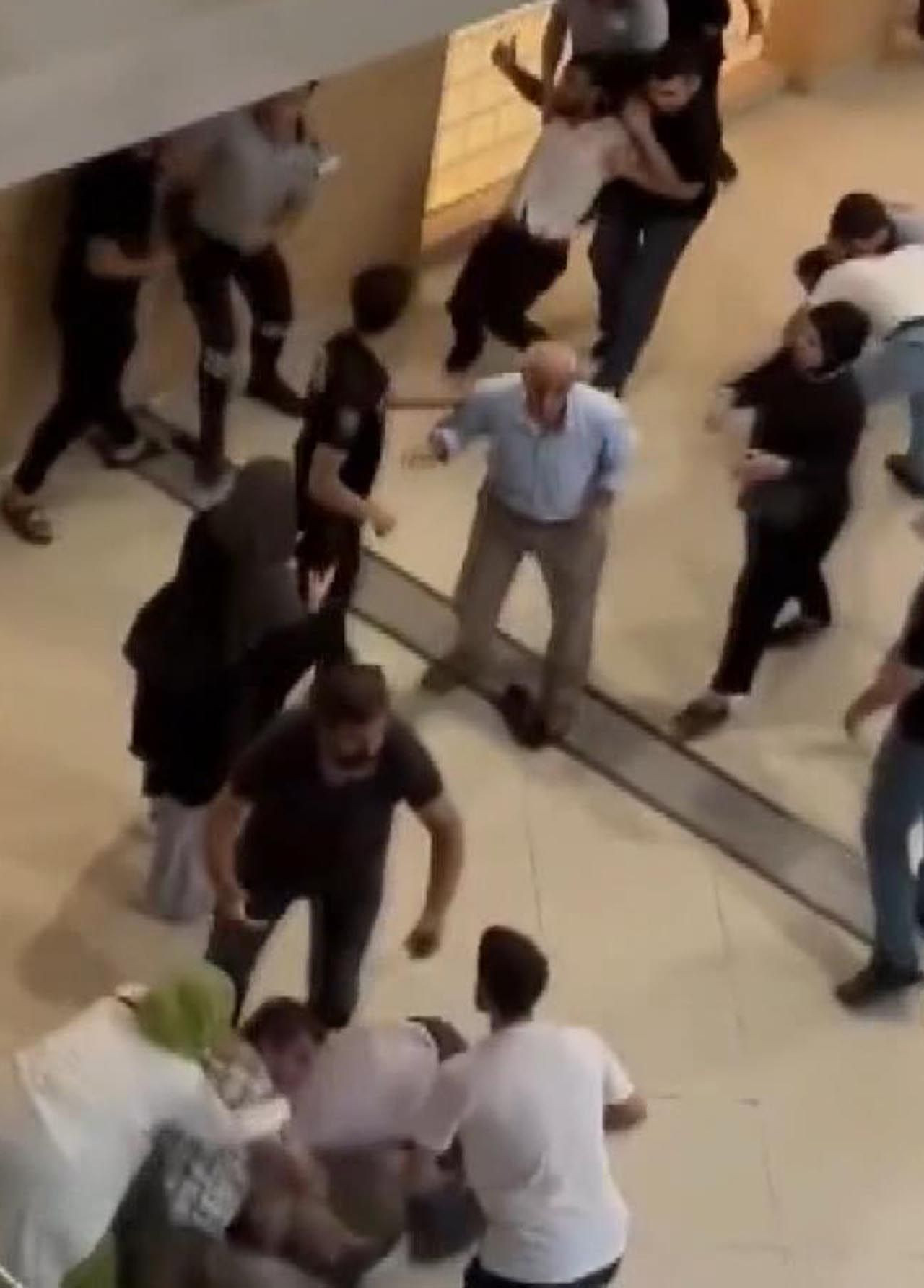 Adliyede zılgıt kavgası kamerada