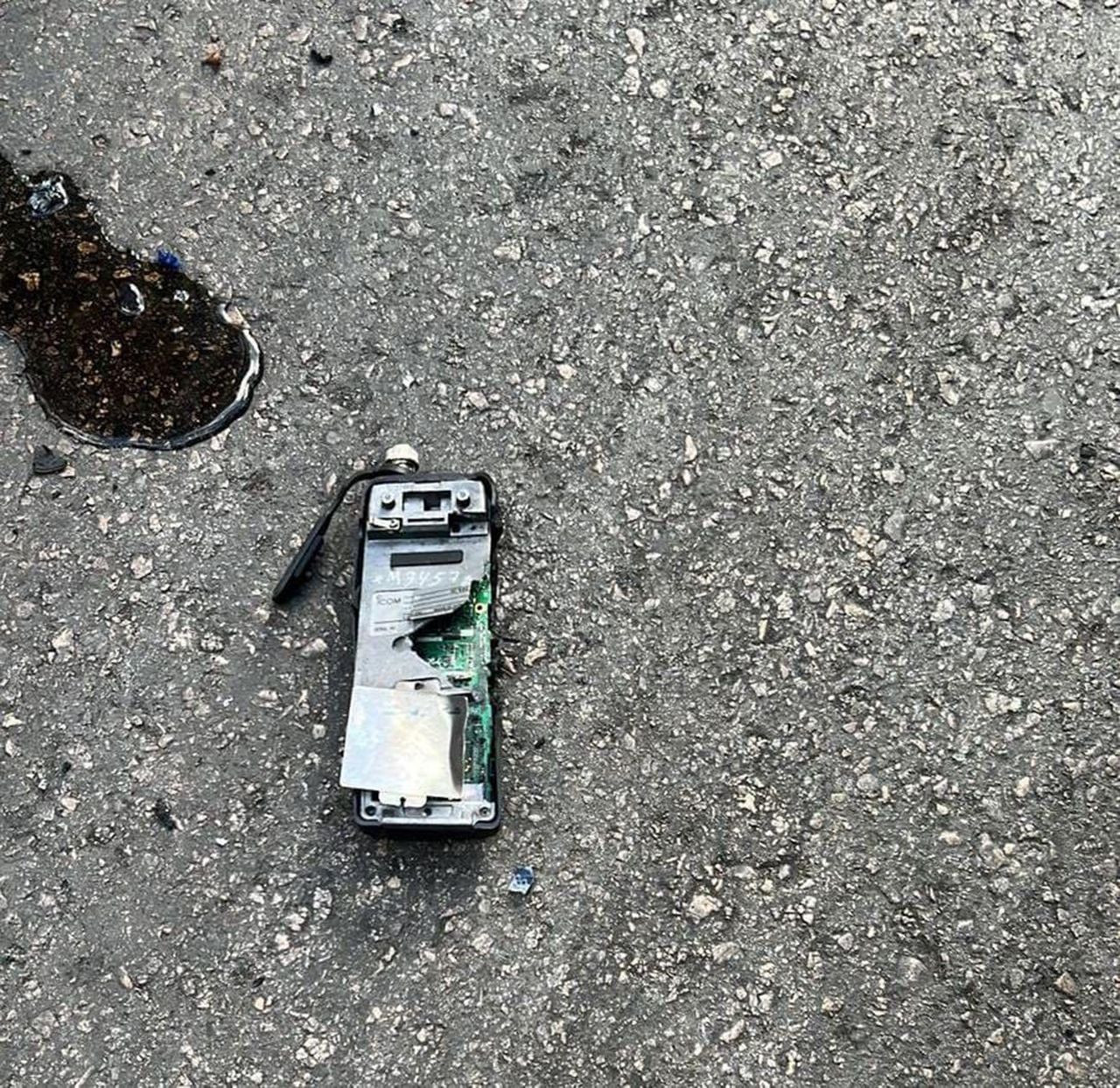 Önce çağrı cihazları patlatıldı, şimdi de telsizler: Cebimizdeki telefonlarda risk var mı ?