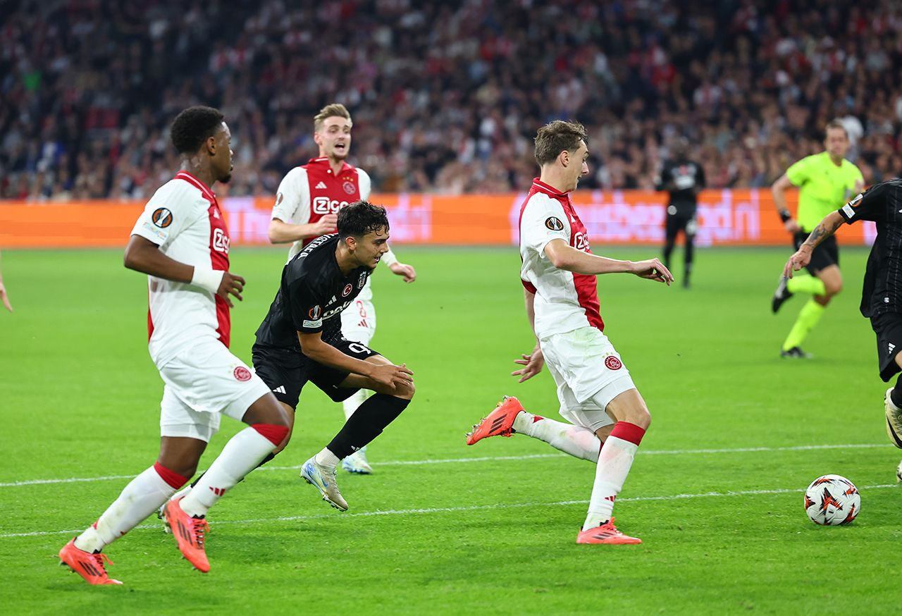 Beşiktaş, Ajax'a direnemedi: 4-0