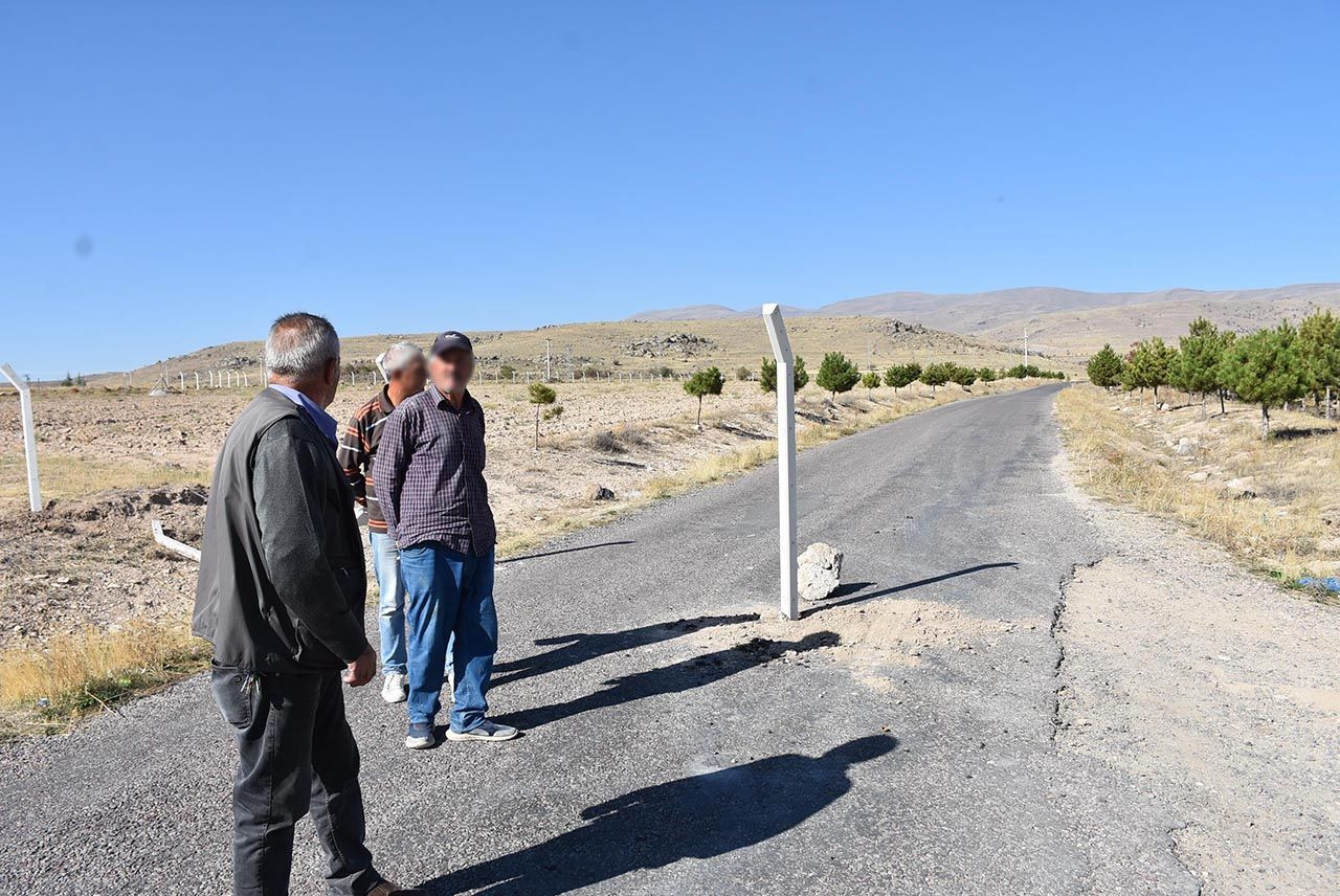 Fıkra değil gerçek: ''Arsa benim'' dedi, yolu kapattı