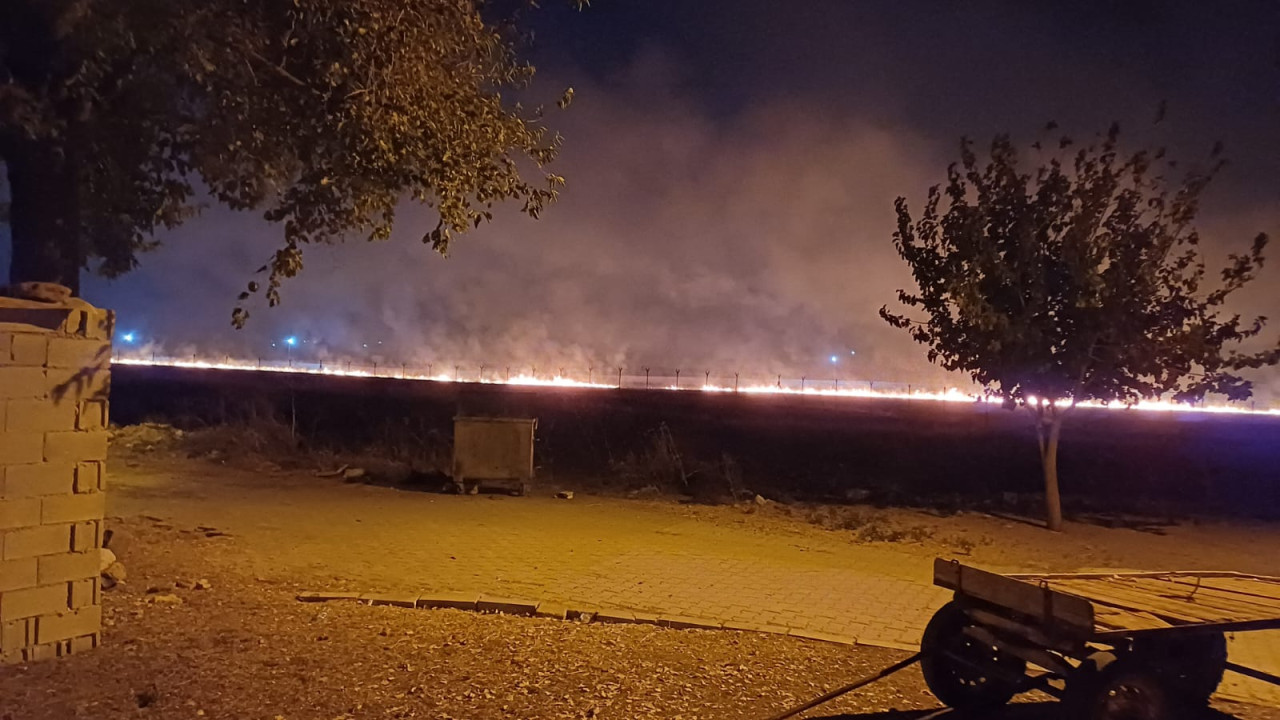 Suriye tarafından atılan iki havan mermisi, Kilis'te mayınlı bölgeye düştü. Güvenlik kaynakları, sınır birliklerinin karşılık verdiği iddialarını yalanladı.