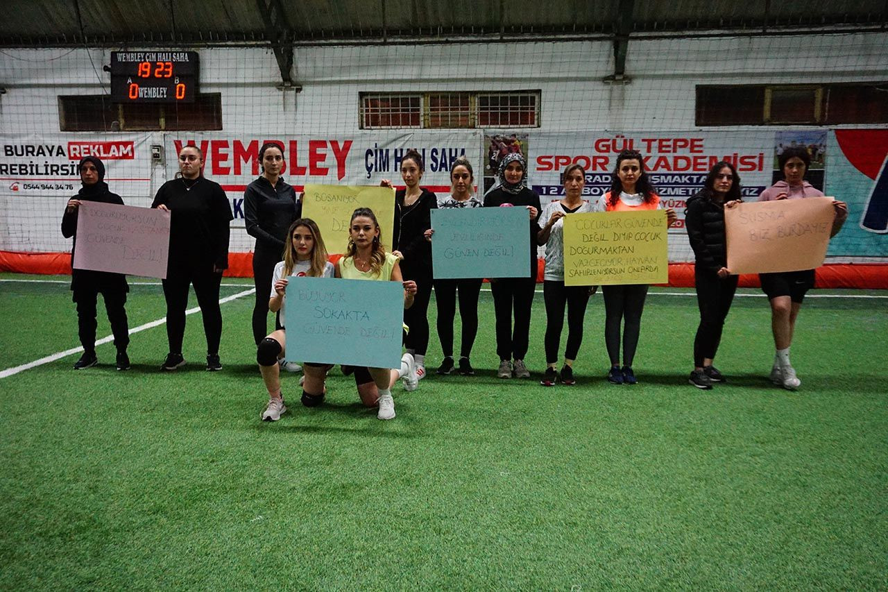 Çalışan kadınlar sahada şov yaptı