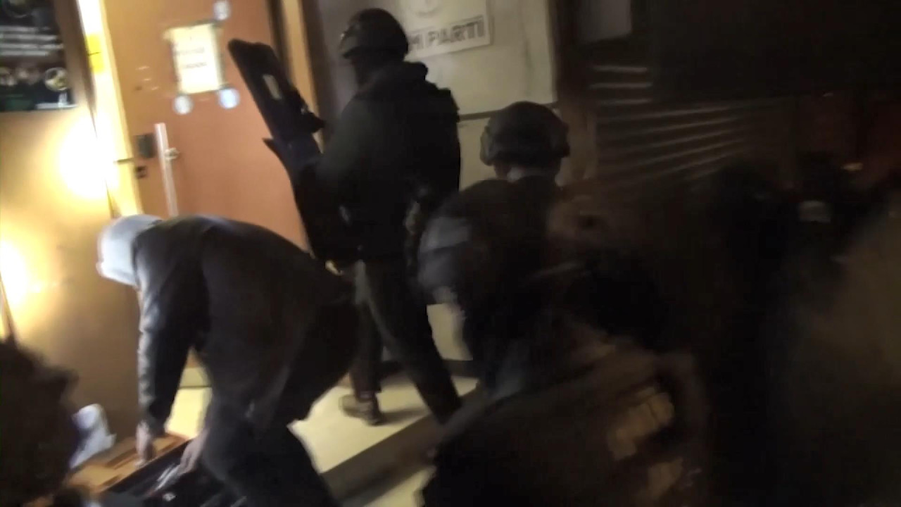Esenyurt DEM Parti İlçe Eş Başkanları Abdullah Arınan ve Rojda Yılmaz, terör soruşturması kapsamında gözaltına alındı.