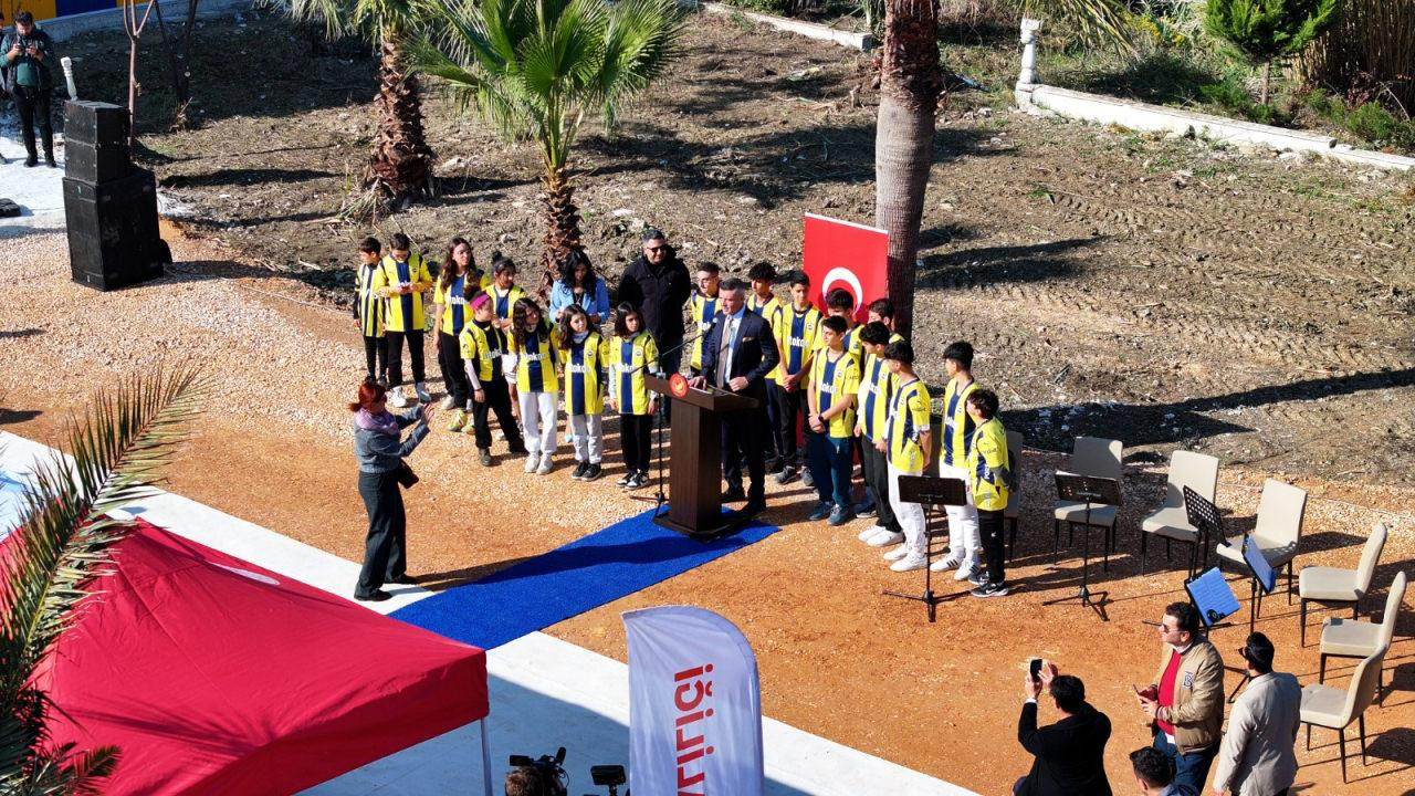Türkiye'nin dört bir yanında spor salonları açılışlarını sürdüren Saran Group Yönetim Kurulu Başkanı Sadettin Saran, 26. spor salonunu Atatürk Spor Salonu adıyla Hatay'da açtı. Atatürk Spor Salonu'nun karşısına bir de Saran’ın annesinin adını taşıyan 'Geraldine Saran Etüt Merkezi' kuruldu. 