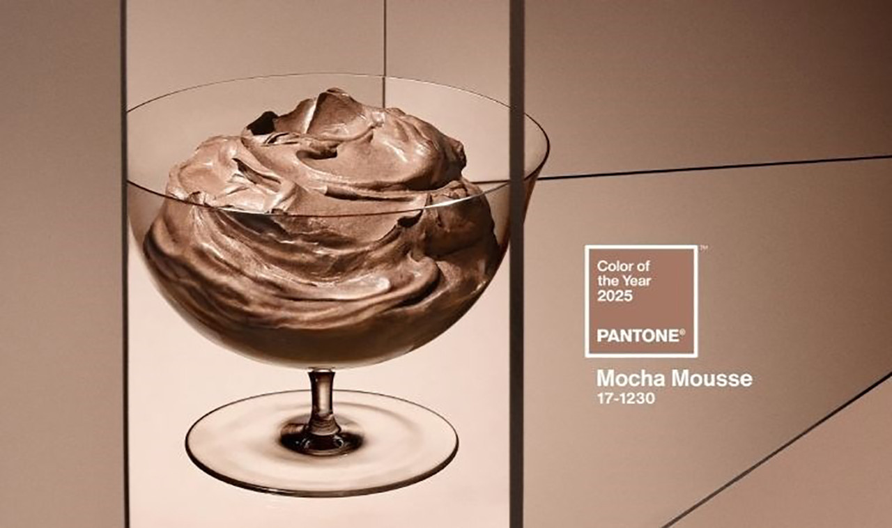 Pantone, 2025 yılının rengini kahverengi olarak belirledi. Bu rengin moda, iç mekan tasarımı, grafik sanatları ve günlük yaşamın pek çok alanında geniş bir etki yaratması bekleniyor.