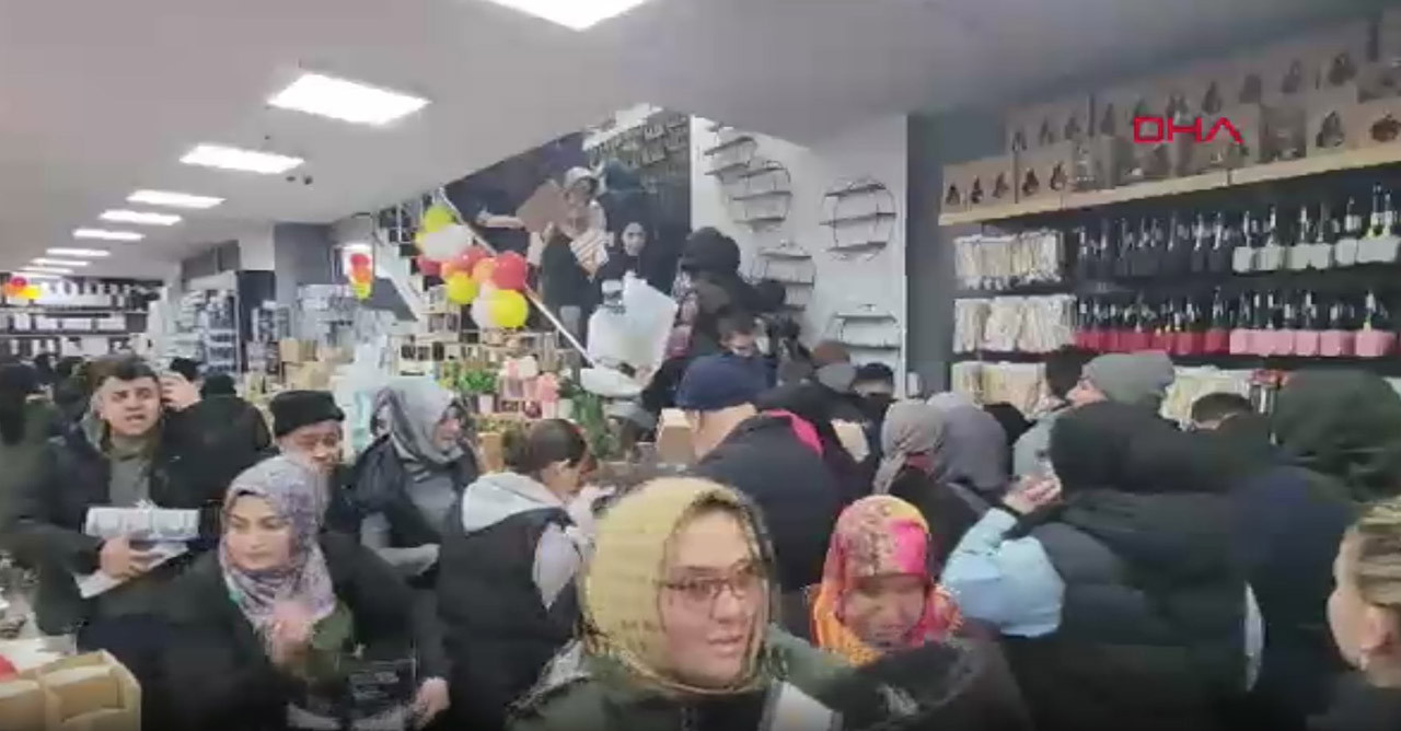 Düzce'de ev ve mutfak eşyaları satan bir mağazada, açılışa özel her ürünü 100 liradan satışa sundu. Mağazanın kapılarının açılmasıyla izdiham oluştu.