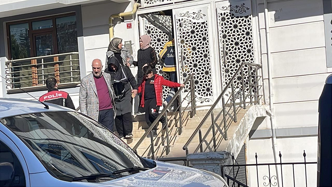 Anne ve iki çocuğu evde ölü bulundu
