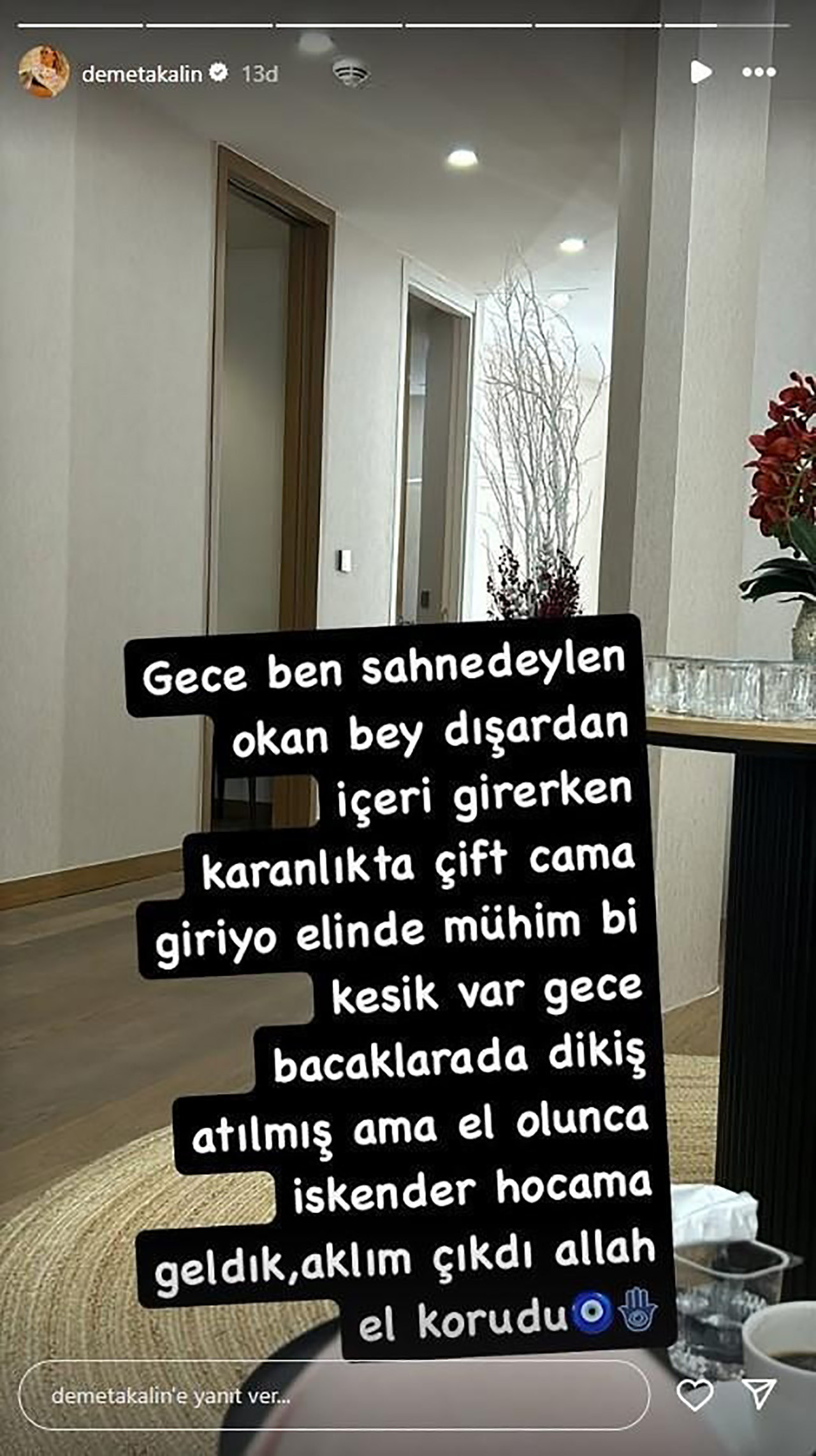 Ünlü şarkıcı Demet Akalın'ın eşi Okan Kurt, talihsiz bir kaza geçirdi. Cama çarpan Kurt'un elinde ve bacaklarında kesikler oluştu.