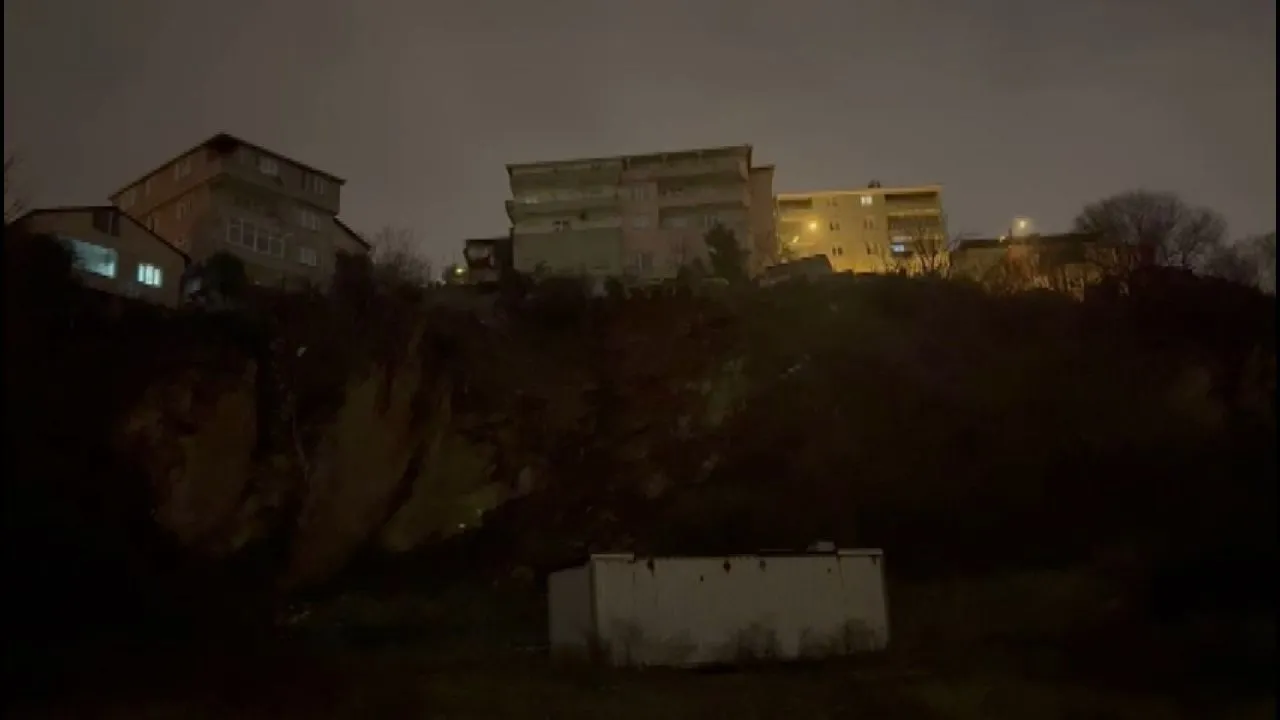 İstanbul Üsküdar'da korku dolu gece: 2 bina boşaltıldı