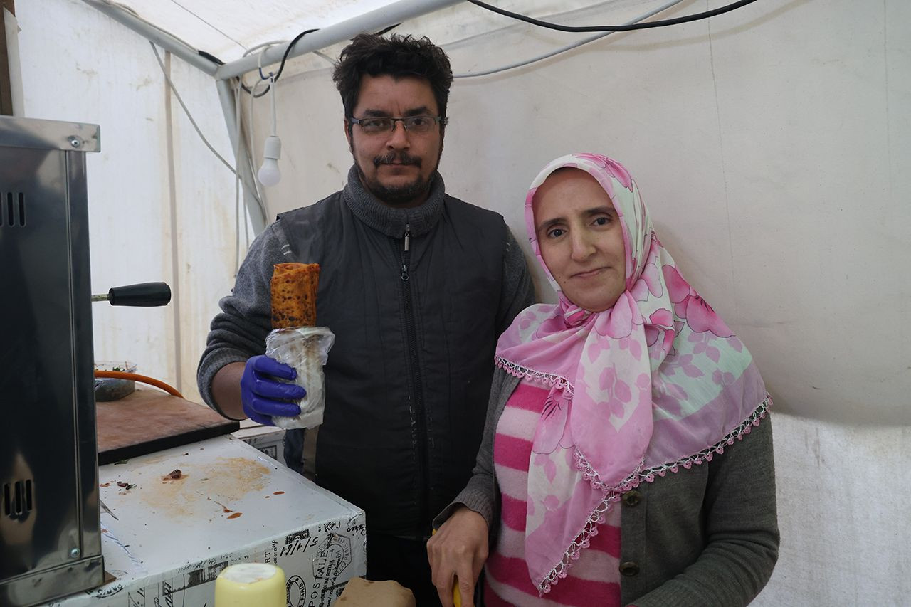 Hataylı depremzedenin felaket sonrası evi olan çadır şimdi ekmek teknesi oldu