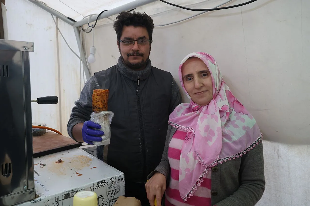 Hataylı depremzedenin felaket sonrası evi olan çadır şimdi ekmek teknesi oldu