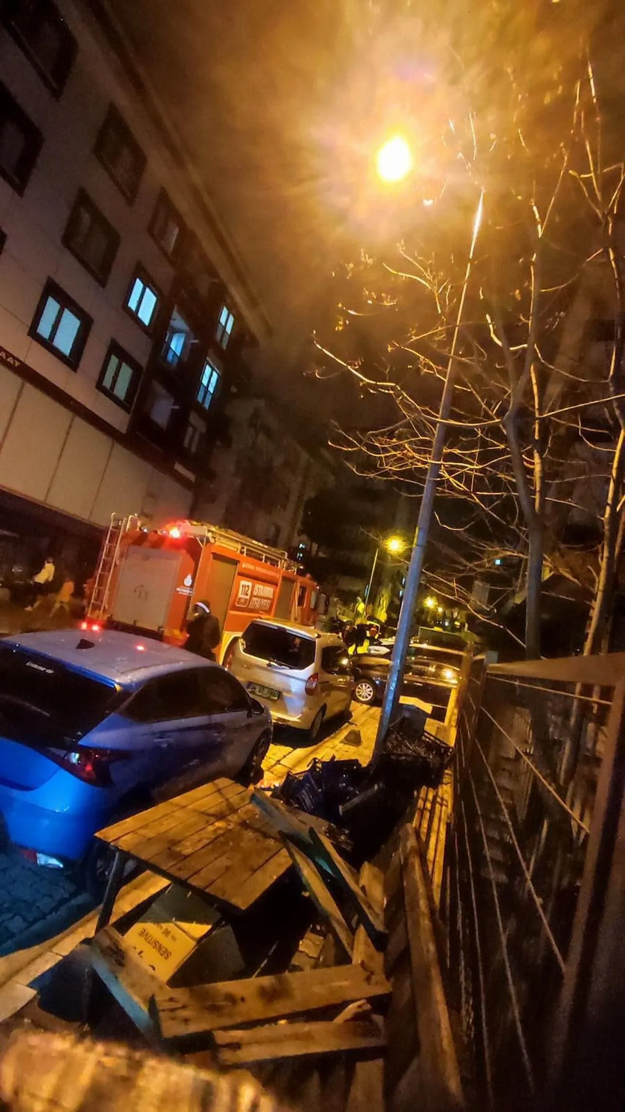 İstanbul'da duvarları çatlatyan 7 katlı bir bina daha boşaltıldı