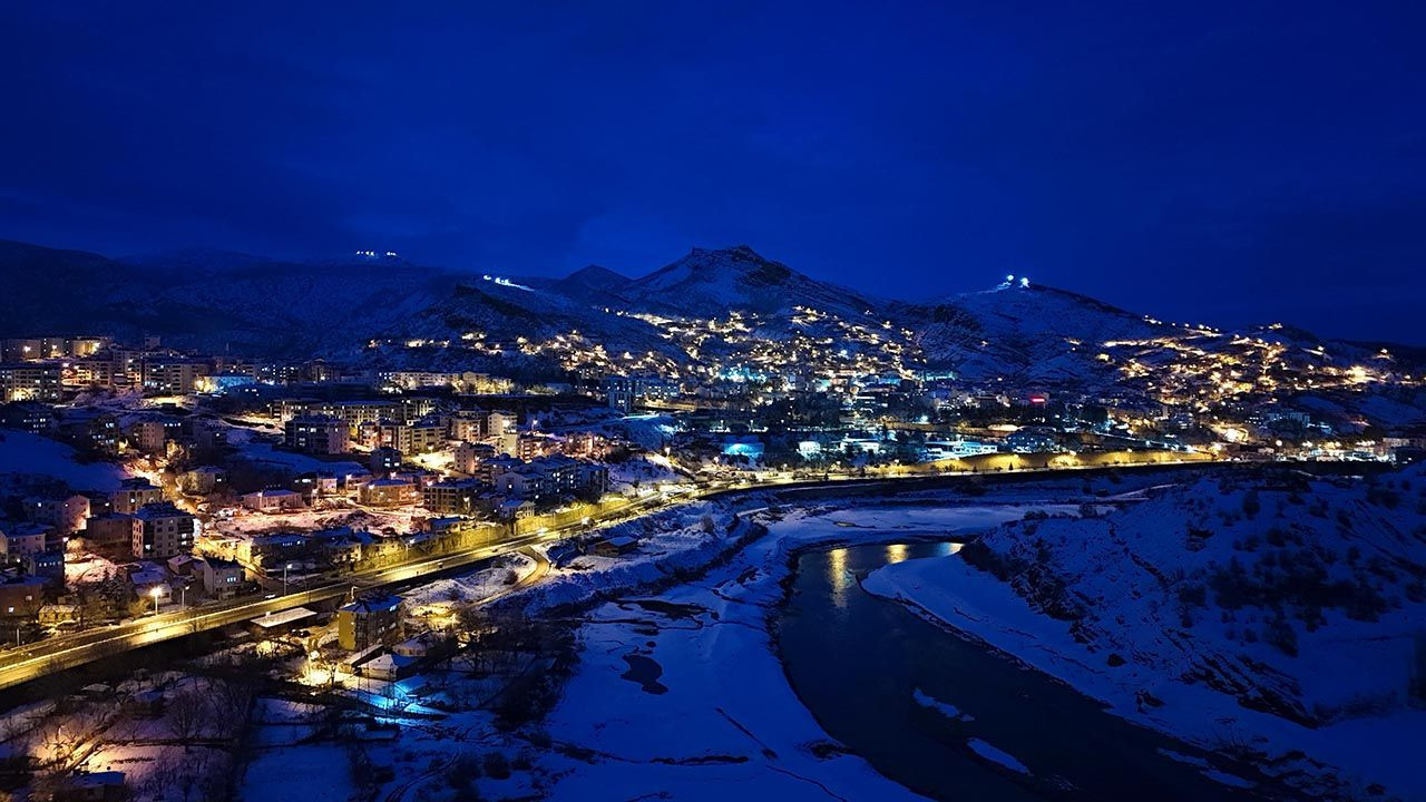 Beyaz örtüyle kaplanan Tunceli'den masal gibi görüntüler