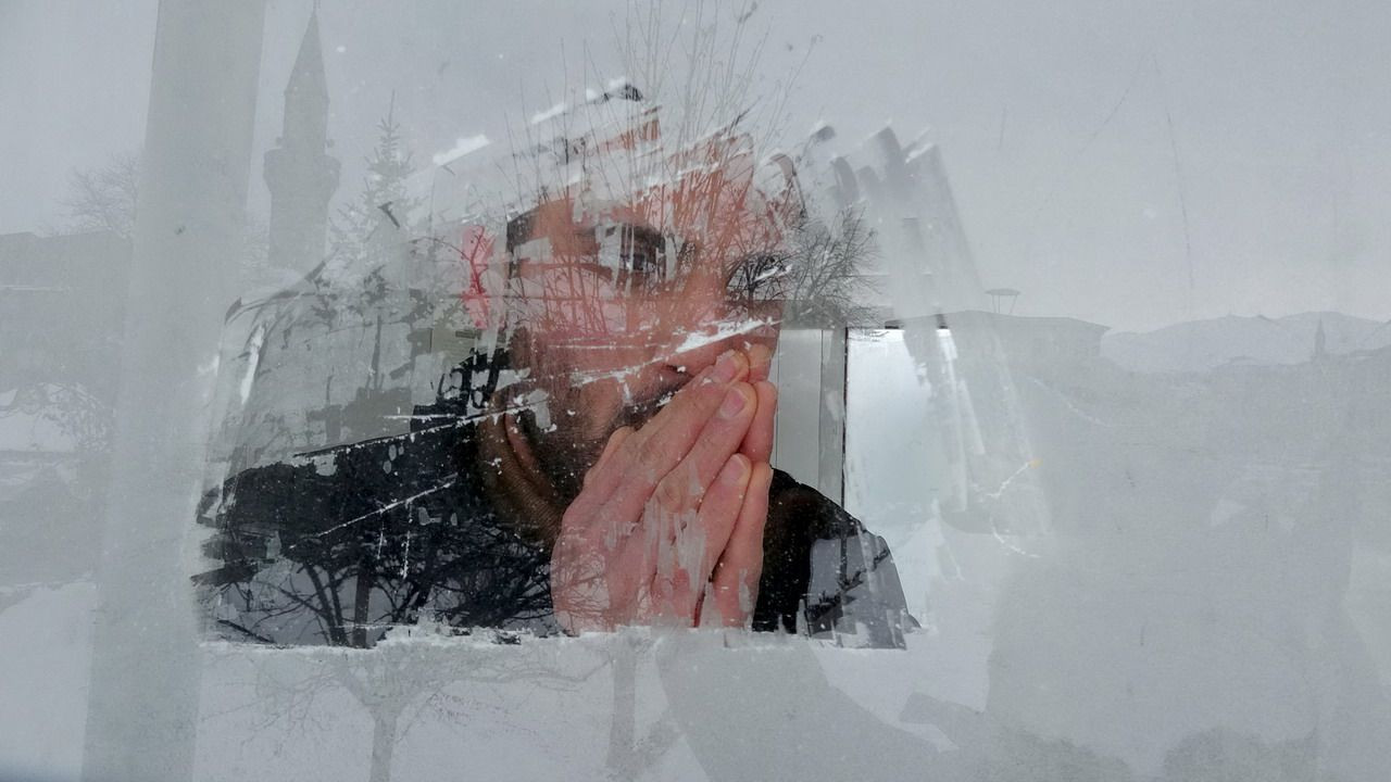 Termometreler eksi 32,6 dereceyi gösterdi, dev nehir dondu