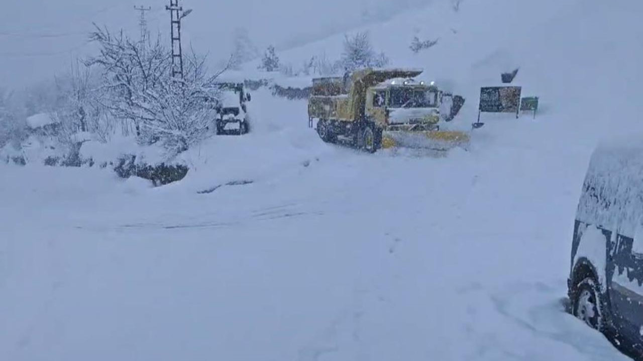 Bir ilimizin üstüne çığ düştü: Kar kalınlığı 2 metre