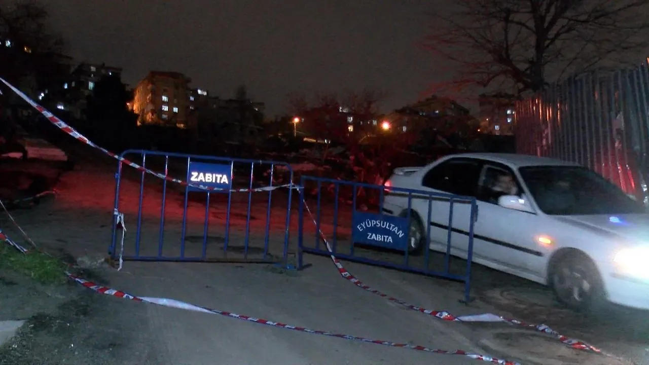 İstanbul'da korku dolu gece: Duvarları çatlayan 4 bina boşaltıldı