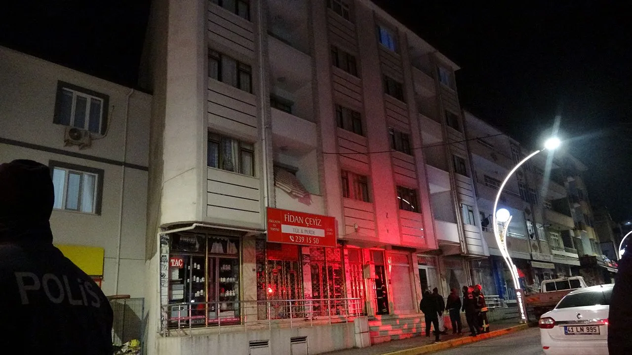 Geceyarısı büyük panik: 5 katlı bina tahliye edildi