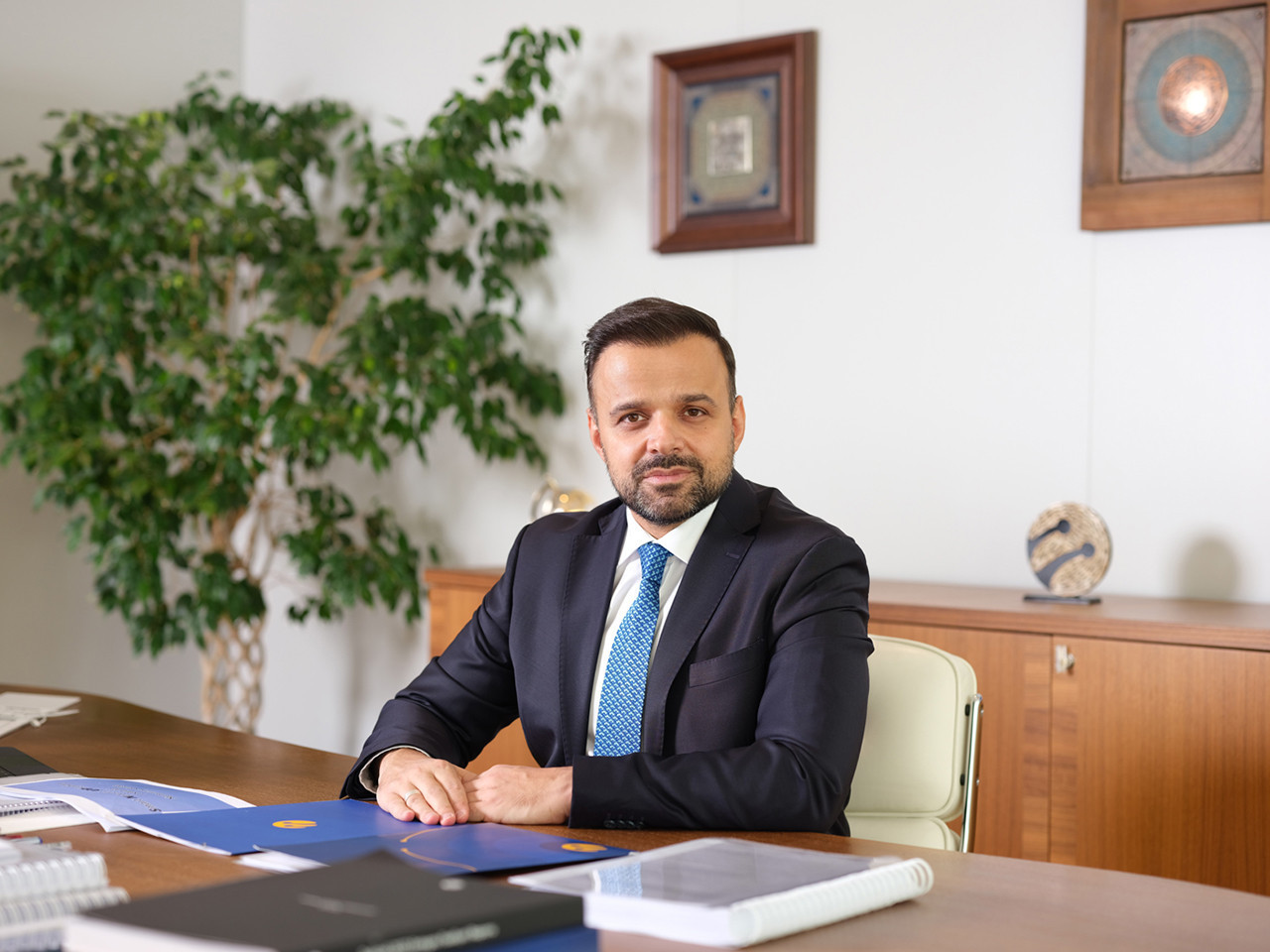 Türkiye’nin lider iletişim ve teknoloji şirketi Turkcell, 2024 yılı finansal ve operasyonel sonuçlarını açıkladı. 30’uncu yılında güçlü büyümesini devam ettiren Turkcell’in mobil faturalı abone sayısı, son 15 yılın rekorunu kırarak 1,9 milyonluk artışla 29,1 milyona ulaştı. 