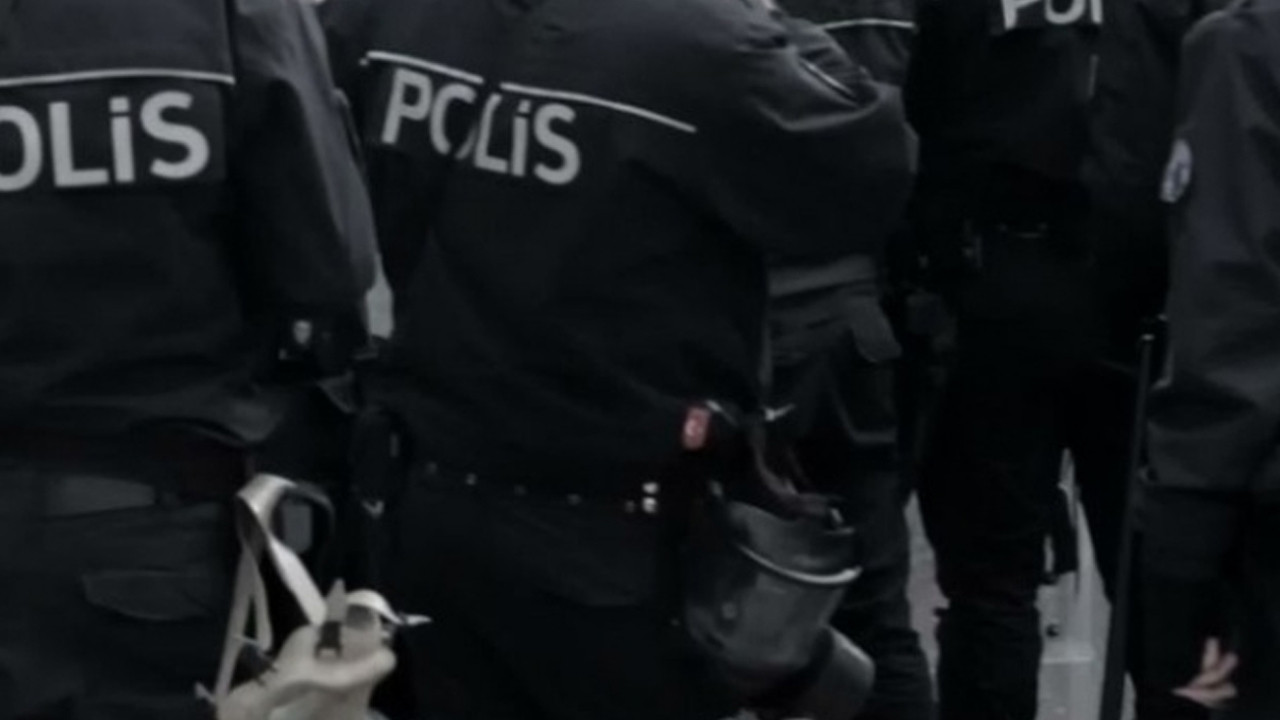 Emniyet Genel Müdürlüğü binası önünde polis ekipleri