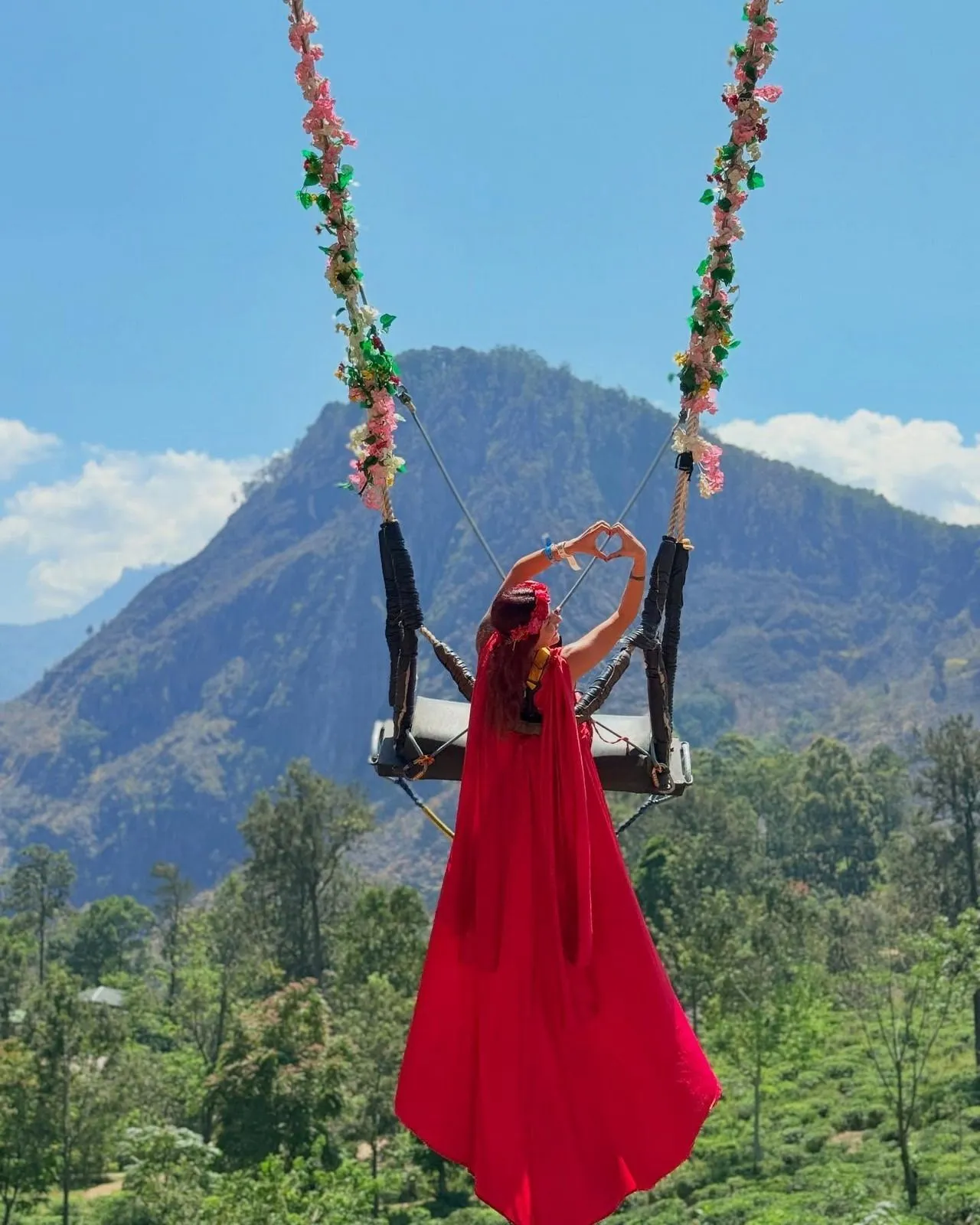 Bali'den makyajsız halini paylaşan Melek Mosso'nun eleştiri bombardımanına tepkisi çok sert oldu