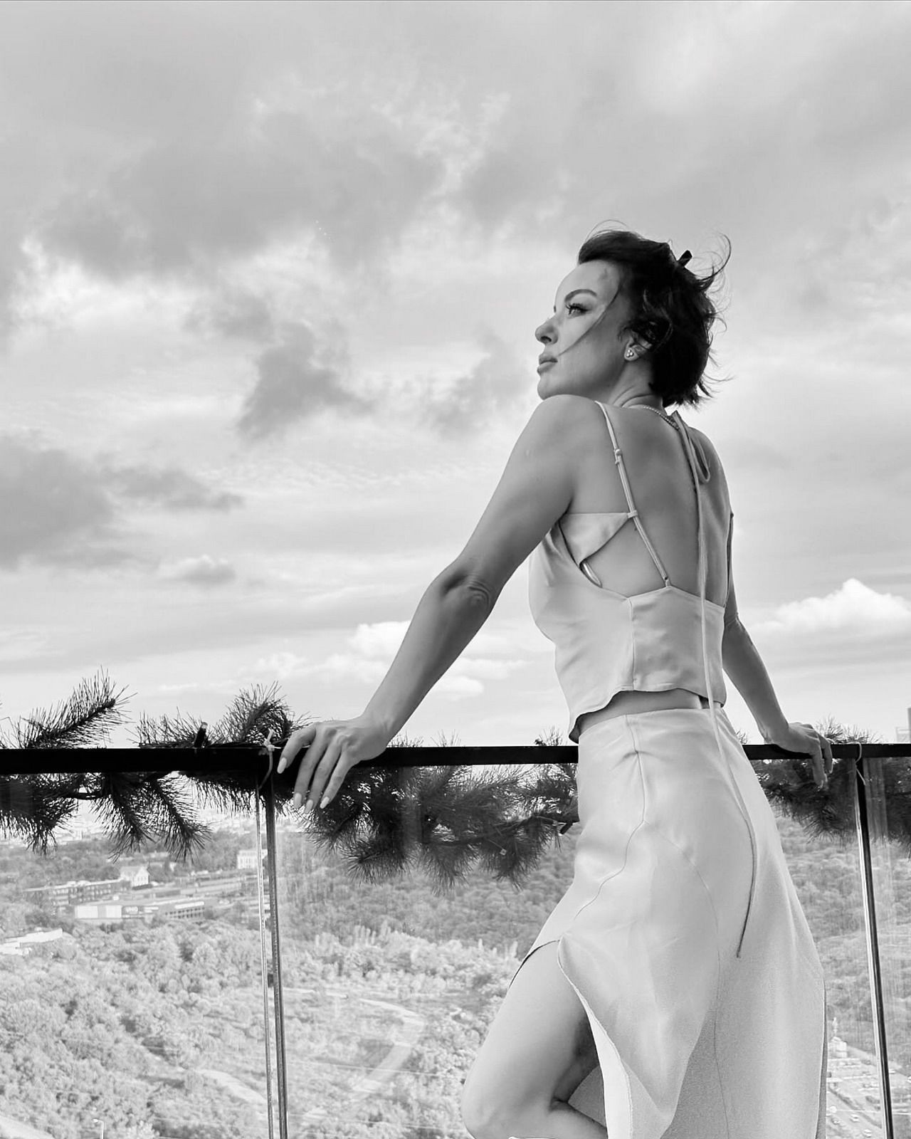 Kanserle mücadelesine devam eden Nursel Ergin ağlayarak saçlarını kazıttığı anları paylaştı