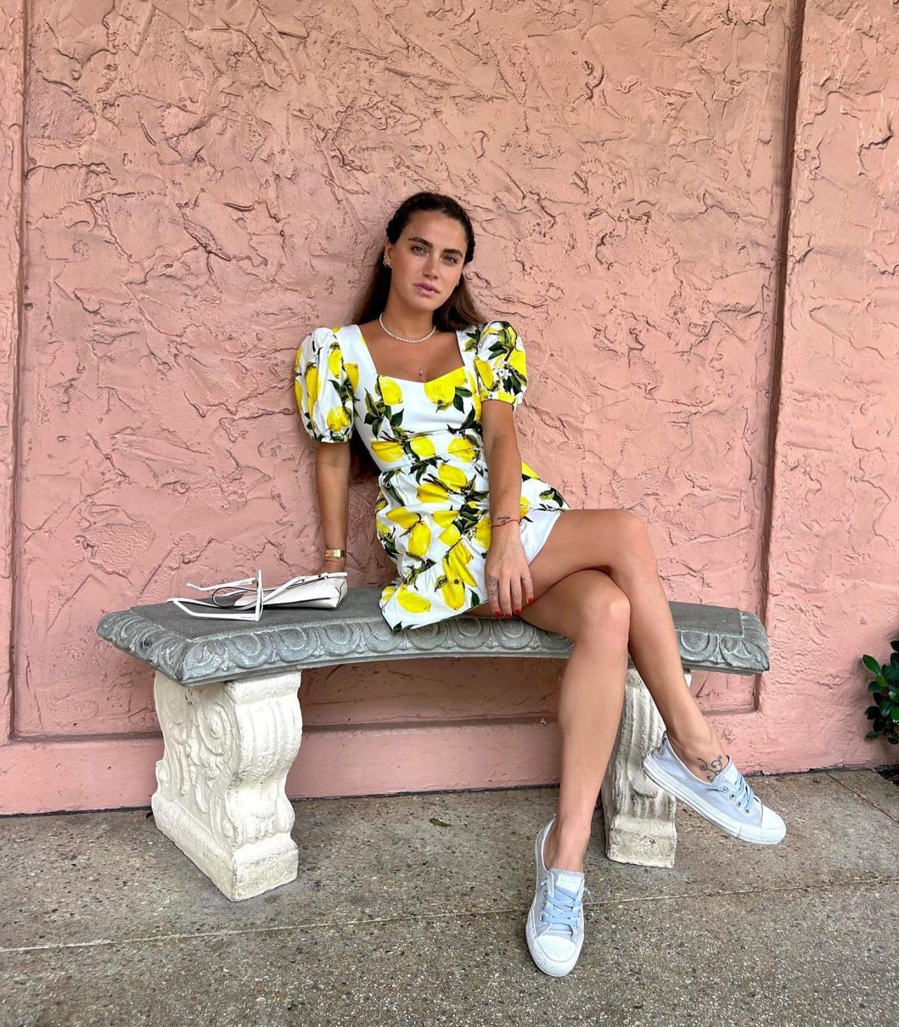 Bir döneme damga vuran güzel oyuncu Ceyda Ateş, Trump'ın evinden çıktı!