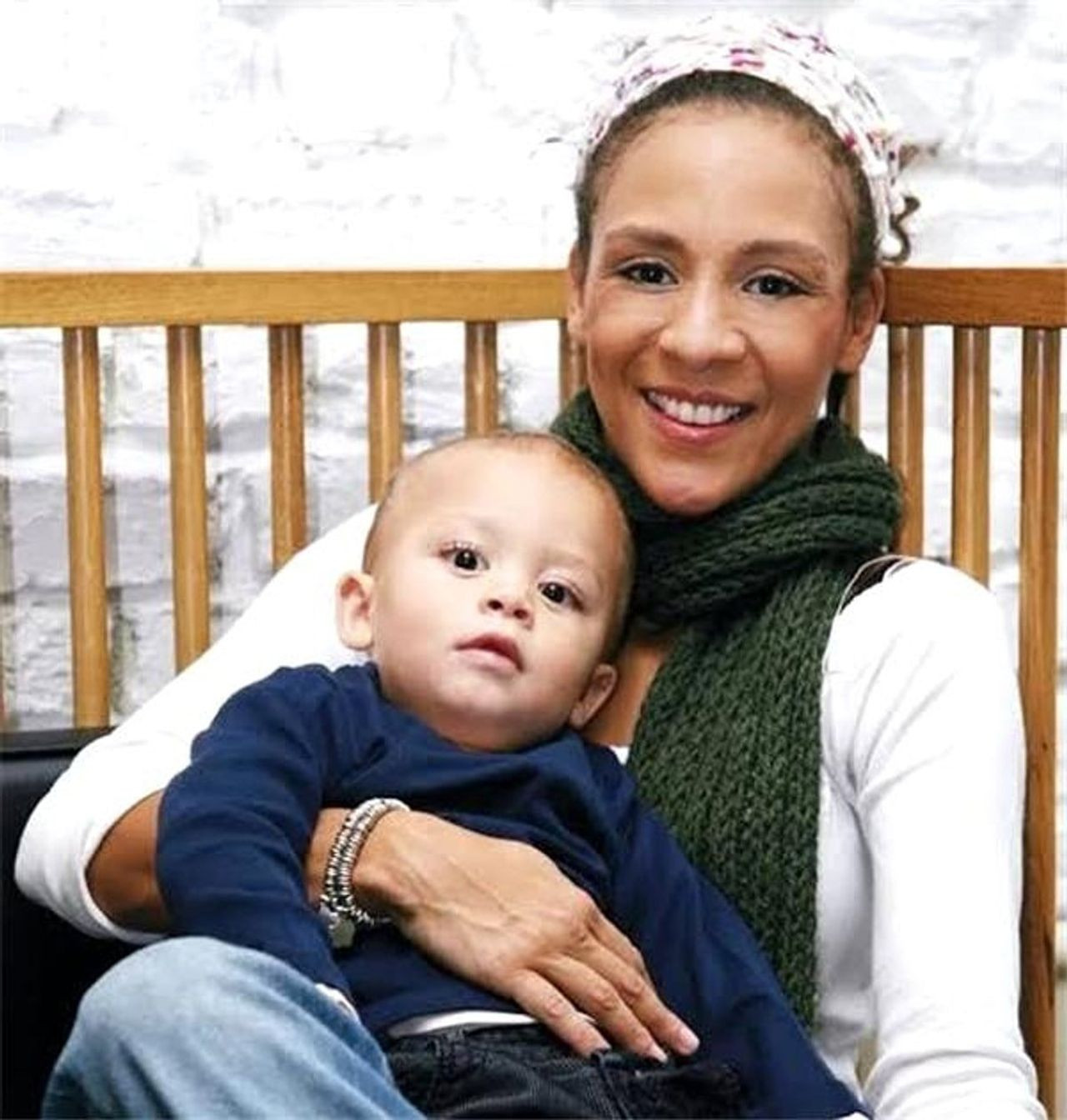 Defne Joy Foster'ın 16 yaşındaki oğlu yıllar sonra ortaya çıktı Defne Joy Foster'ın 16 yaşındaki oğlu yıllar sonra ortaya çıktı