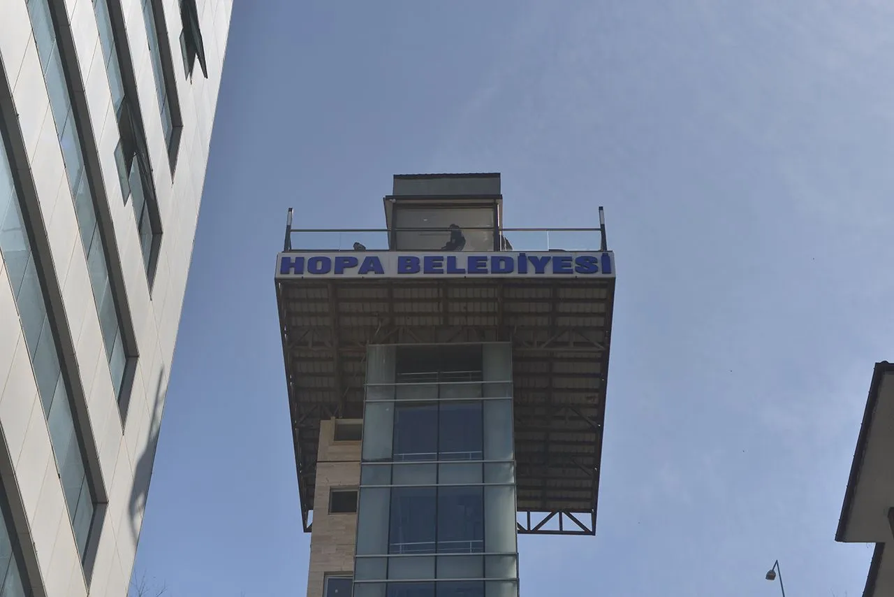 Bu dev asansör sayesinde 2 mahalleyi birbirine bağladılar