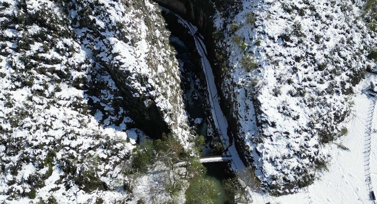 Batı Karadeniz'in saklı cenneti kar gelinliğini giydi