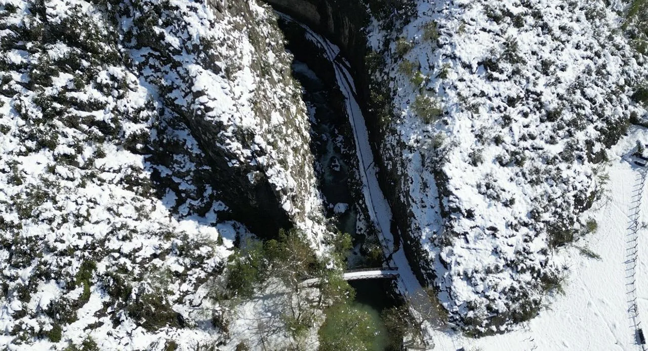 Batı Karadeniz'in saklı cenneti kar gelinliğini giydi