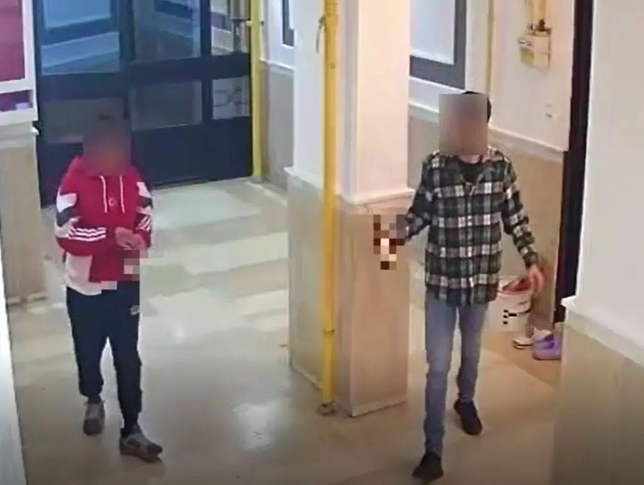 Görme engelli kadını soydular... Hırsızlardan biri yeğeni çıktı