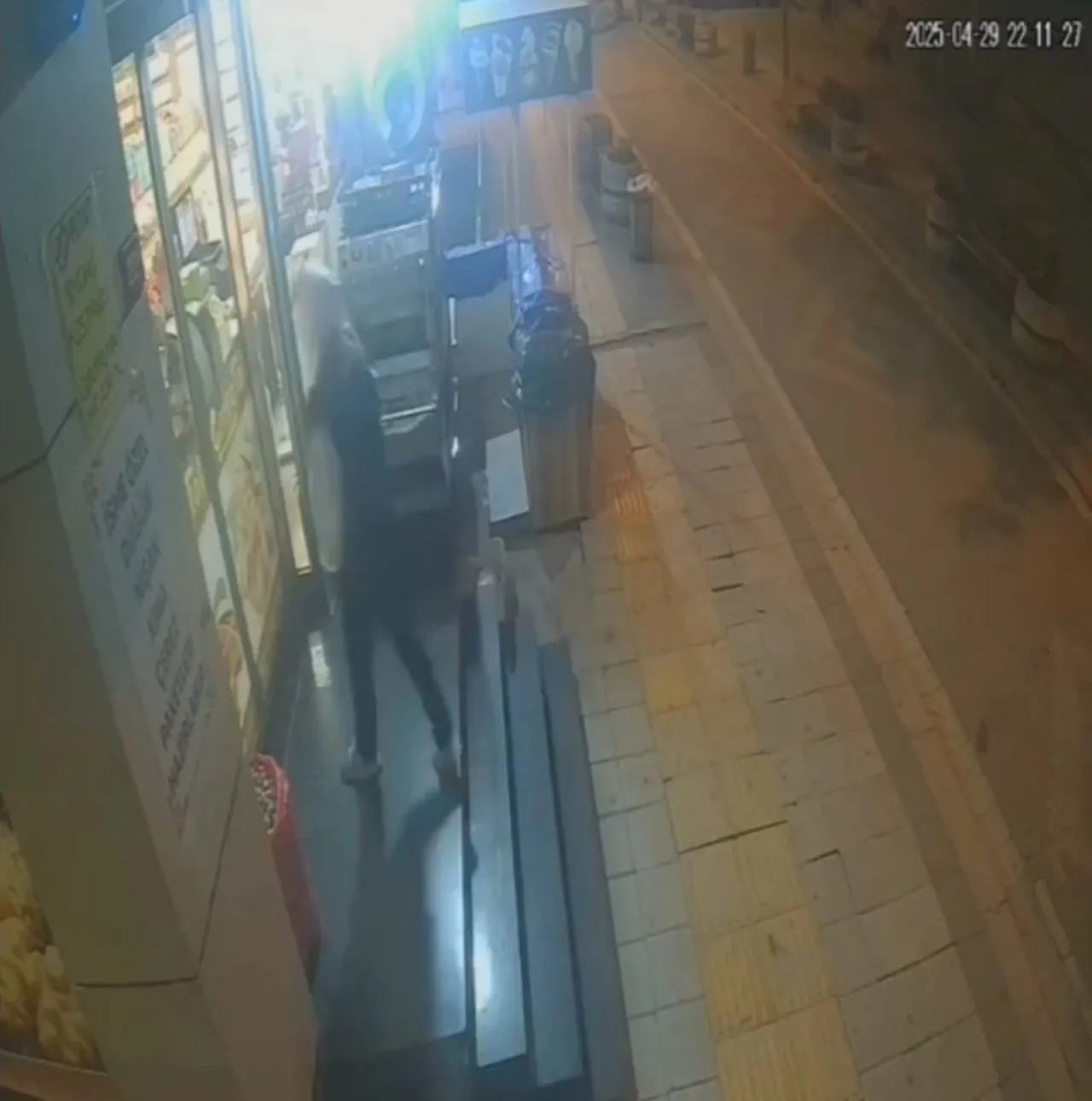 İstanbul'un vicdan hırsızı kamerada: 3-5 kuruş için değer miydi ?