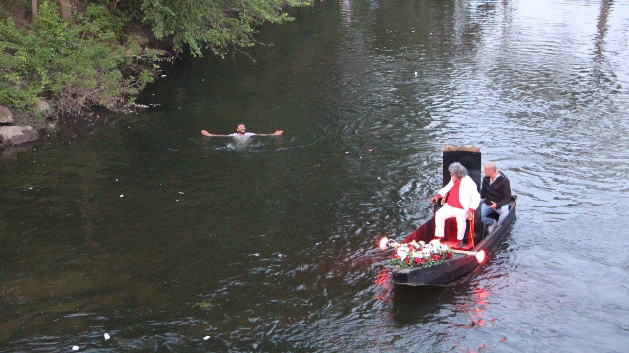 Kakava'da dilekler Tunca Nehri'ne bırakıldı