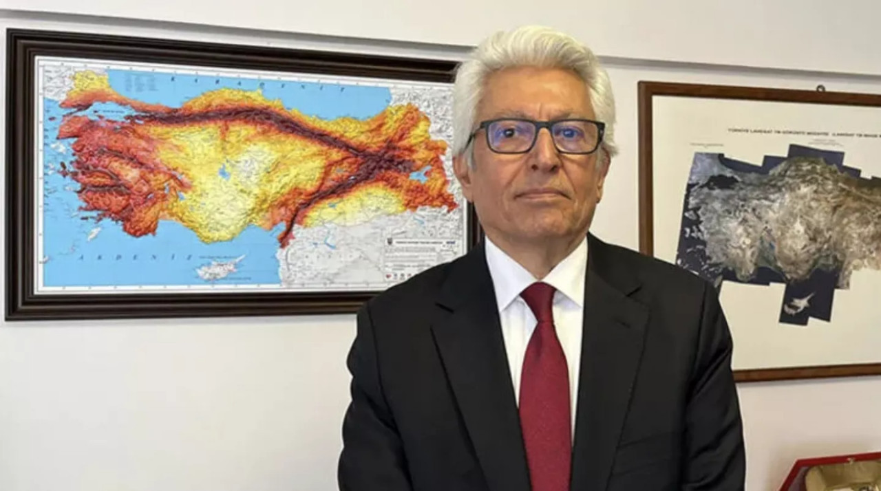 Bugün sabah saatlerinde Ege Denizi'nde meydana gelen ve Türkiye'den de hissedilen 6,0 büyüklüğündeki depremi değerlendiren Jeoloji Uzmanı Prof. Dr. Süleyman Pampal depremin olduğu bölgede 8 ve 8,5 büyüklüğünde depremlerin olabileceğini söyledi.