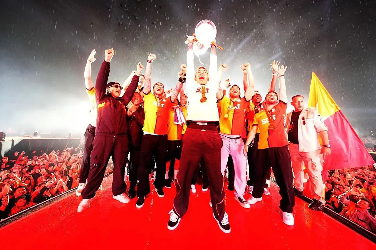 Galatasaray'da beklenen ayrılık gerçekleşti: ''Tek başıma geldim, ailemle dönüyorum...''