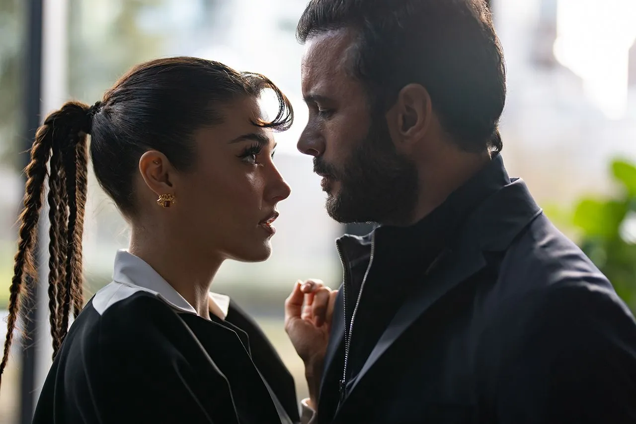 Hande Erçel ile Barış Arduç'un Aşkı Hatırla'daki bu aşk sahneleri olay olacak!