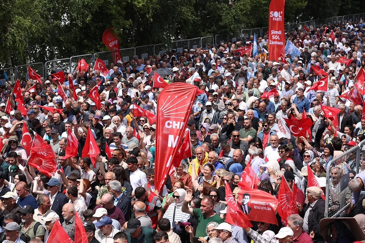 Özel'den AK Parti'nin yüksek oy aldığı ilde gövde gösterisi: ''Kale siyaseti bitmiştir''