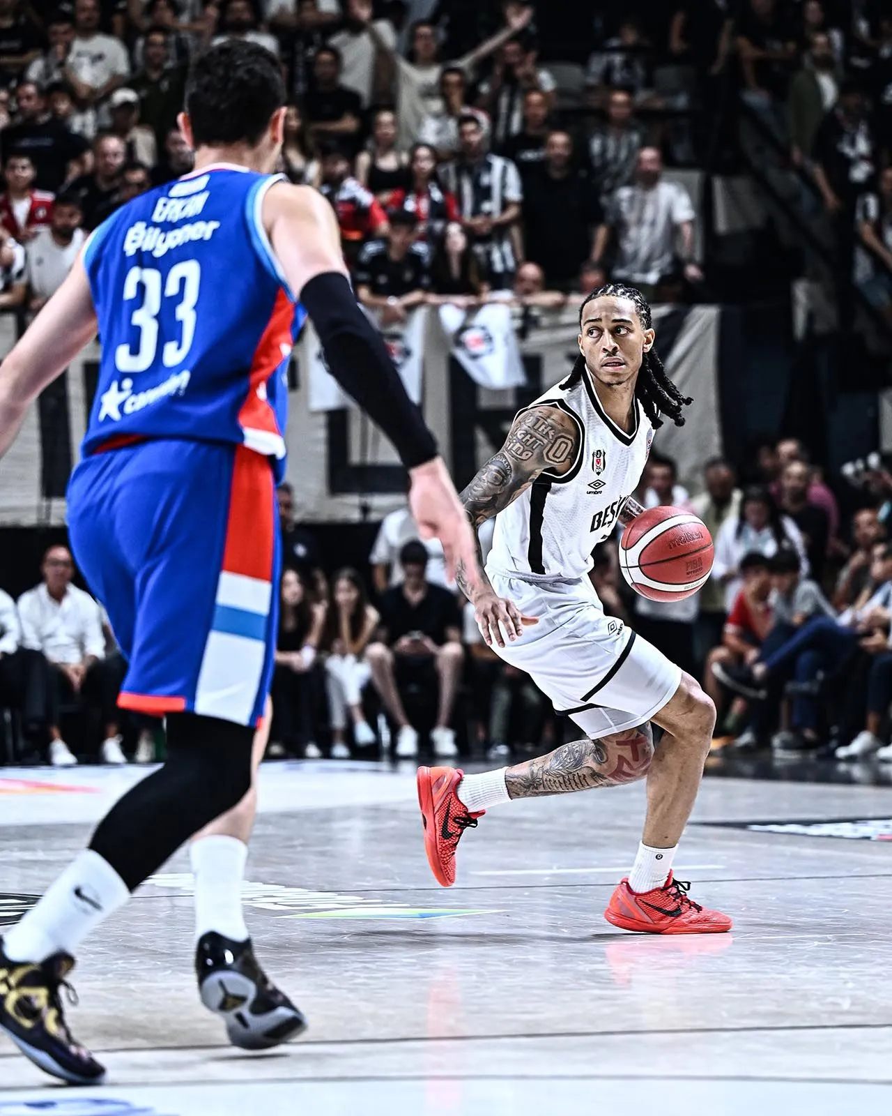 Beşiktaş Fibabanka, Basketbol Süper Ligi yarı finalinde Anadolu Efes'i yıkıp geçti!