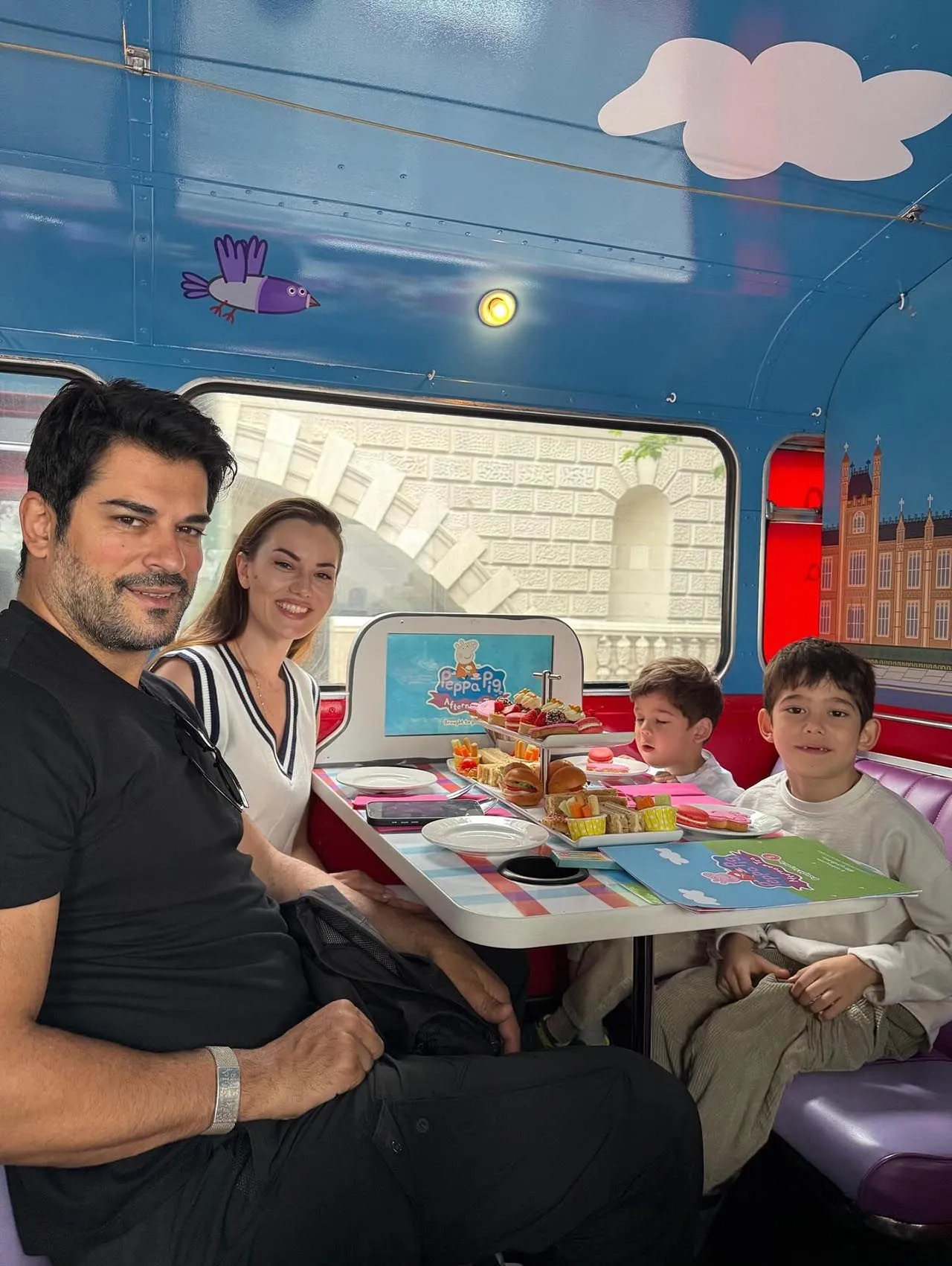 Fahriye Evcen ile Burak Özçivit çiftinin herkesi şaşırtan çok özel yaz tatili