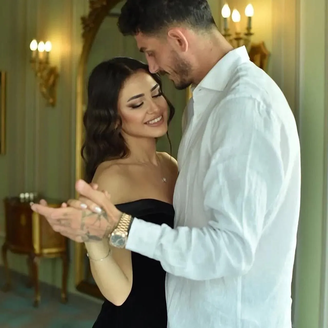 Hazal Çağlar ile  Samet Akaydın nişanlandı
