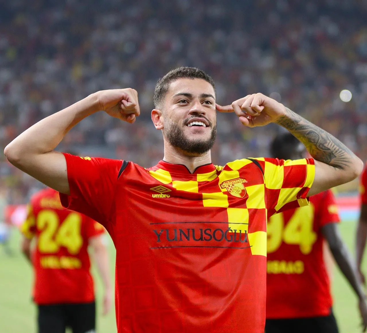 Süper Lig'in genç yıldızı Premier Lig ekiplerini peşine taktı