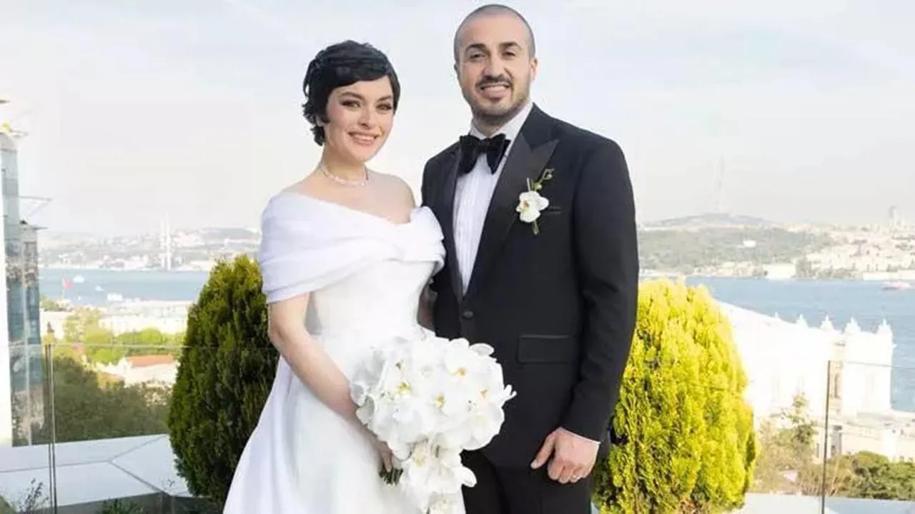 ''Ezgi Mola ve Mustafa Aksakallı boşandı'' iddiası doğru çıktı...