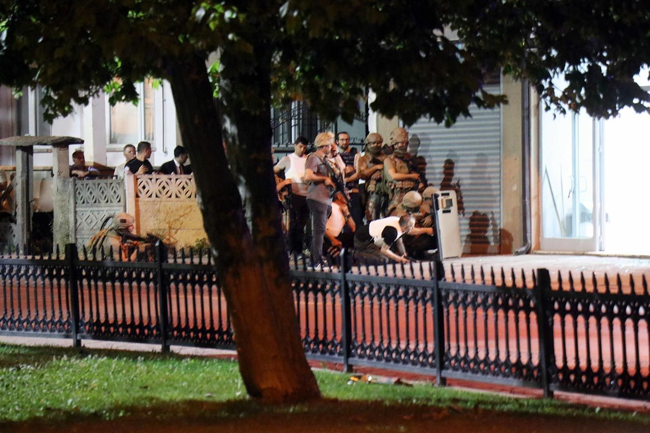 Filmleri aratmayan operasyon: Polisle çatıştı, yaralı halde saatlerce direndi