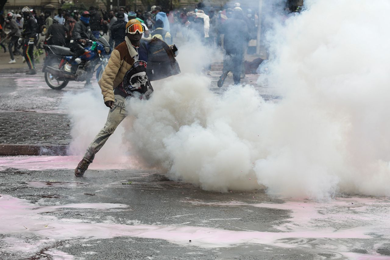 Kenya'da vergi yasası tepkisi için halk sokağa döküldü: Onlarca yaralı var