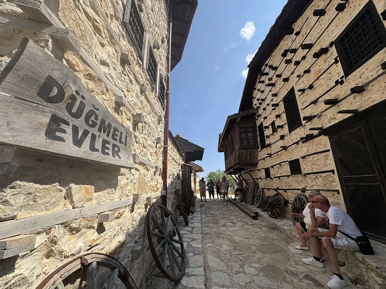 Türkiye'nin tatil cennetindeki 8 asırlık masal köyüne turist akını