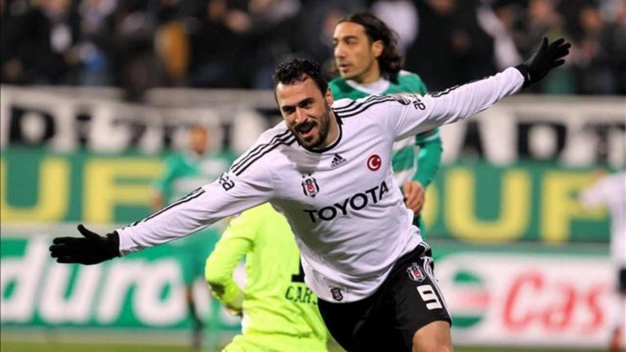 Beşiktaş&#039;ın eski golcüsü Türkiye&#039;ye geri döndü, imzalar da atıldı