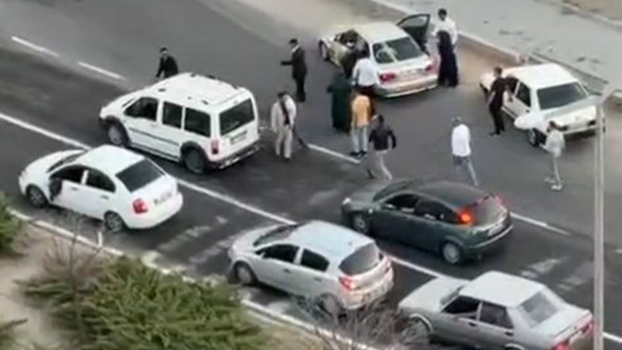 Yol verme tartışmasında yolu boks ringine çevirdiler: Tartışma kamerada