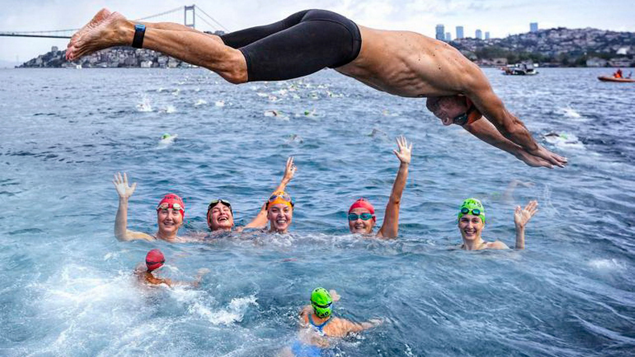 İstanbul Boğazı’ndaki uluslararası yarışta Rus yüzücü kaybodu